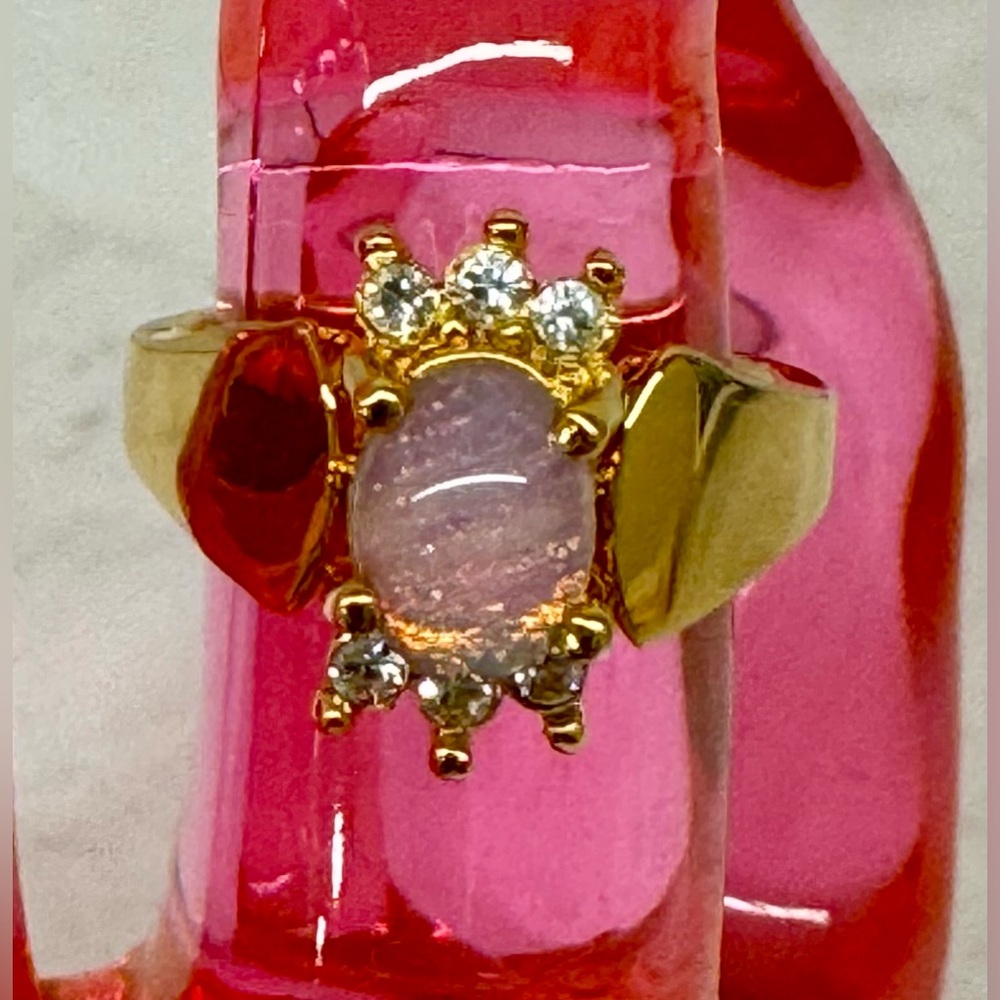 Vintage AVON NIB Classic Opalesque Ring • Gold Tone • Size 5 💖✨